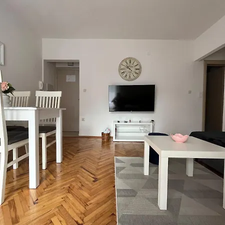 Nela Apartment Podstrana