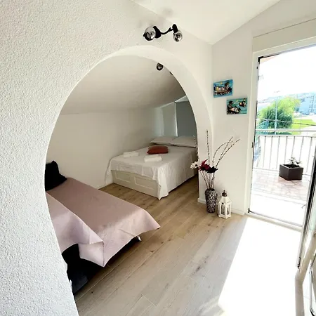 Apartment Nela Podstrana