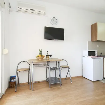 Nela Apartment Podstrana